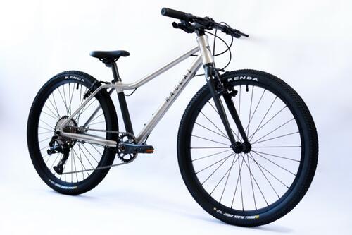 Detský ľahký bicykel Rascal 24" (FARBA: Titánová; Počet prevodov: 9 rýchlostní - reťaz)